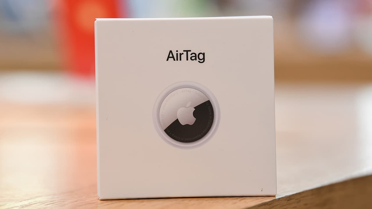 Apple AirTag Bluetooth Item Tracker for Keys, Bags and Luggage